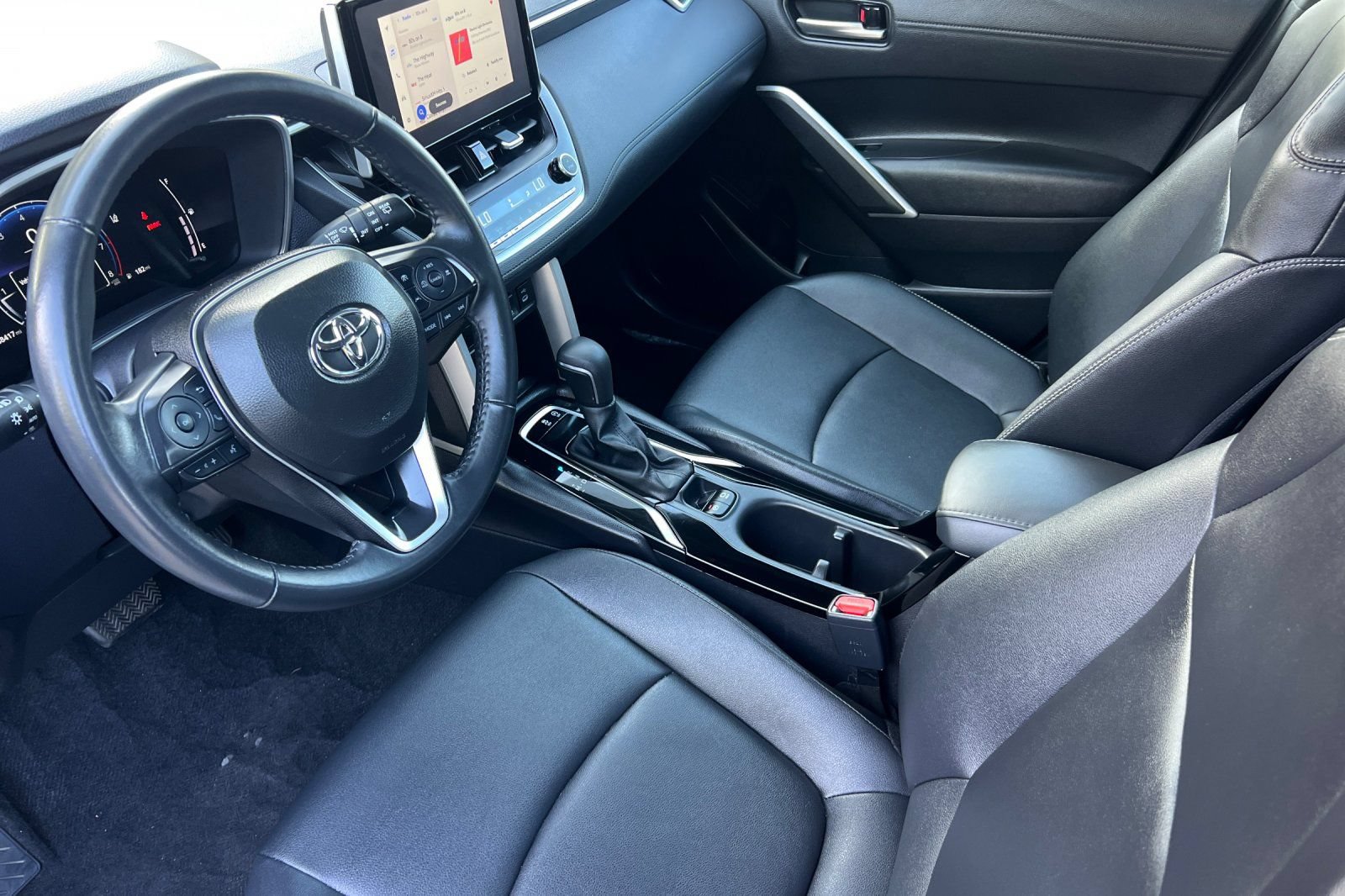 Certified 2025 Toyota Corolla Cross XLE FWD image 11