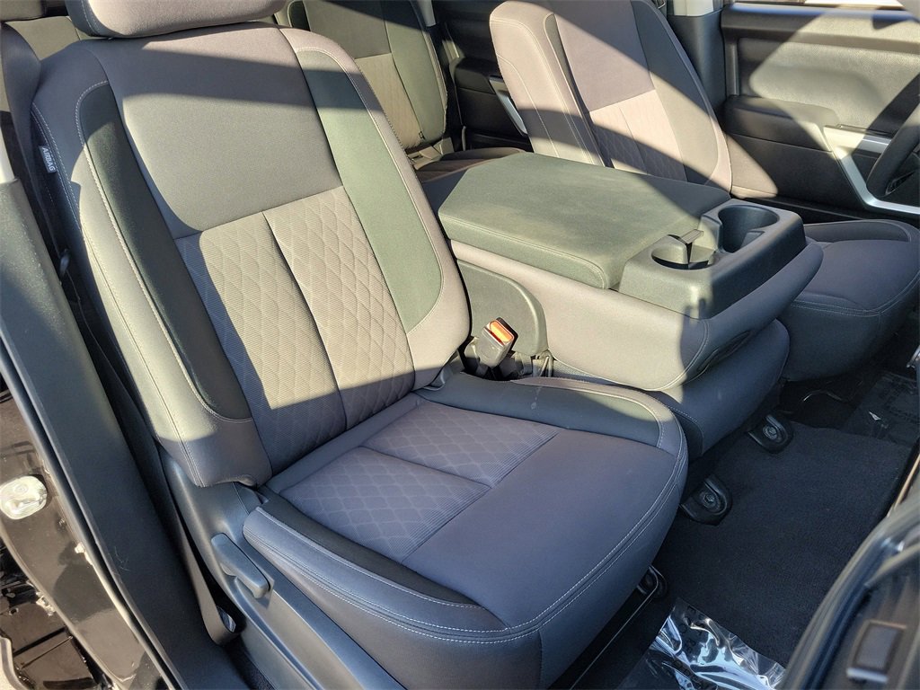 Used 2023 Nissan Titan SV image 17