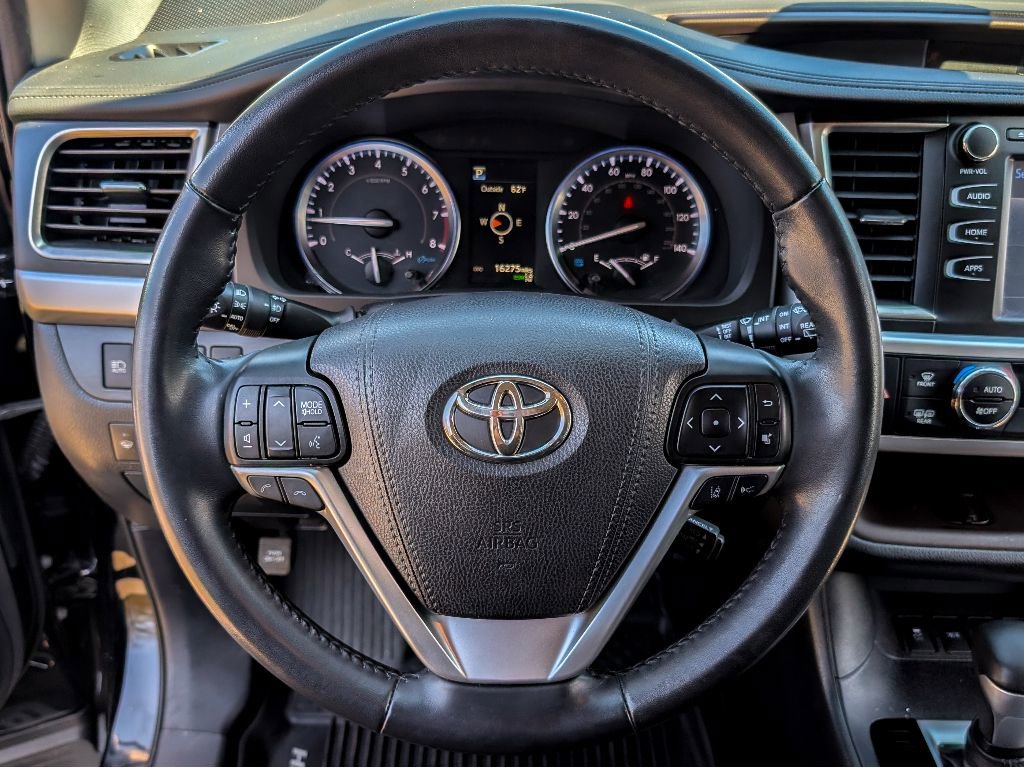 Used 2019 Toyota Highlander XLE AWD/4WD image 19
