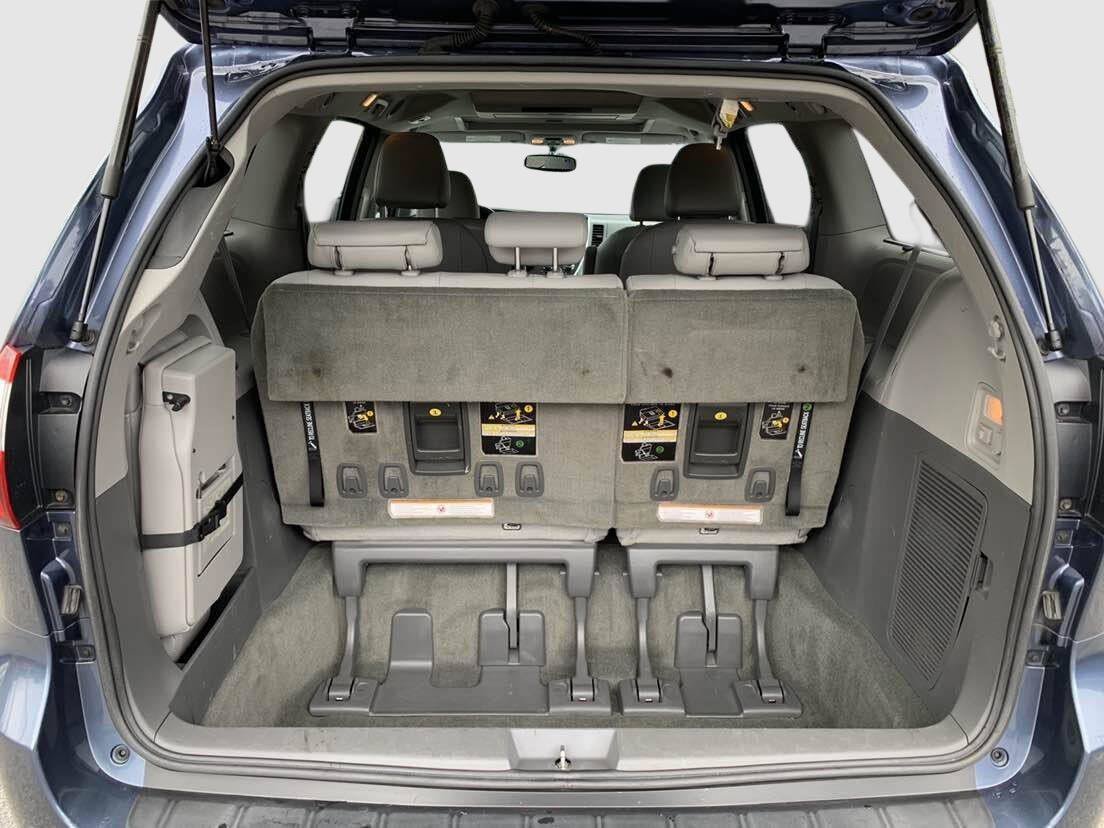Used 2017 Toyota Sienna XLE Premium FWD image 39