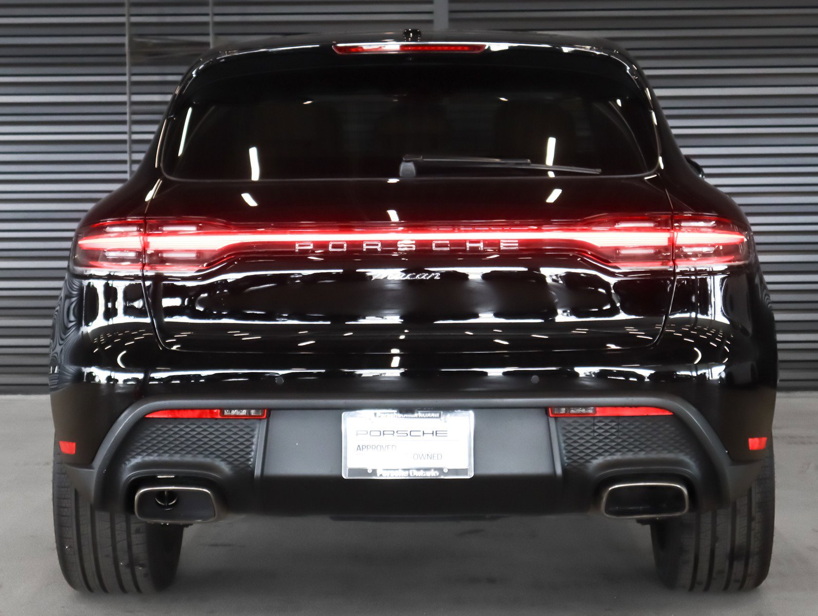 Certified 2025 Porsche Macan image 9