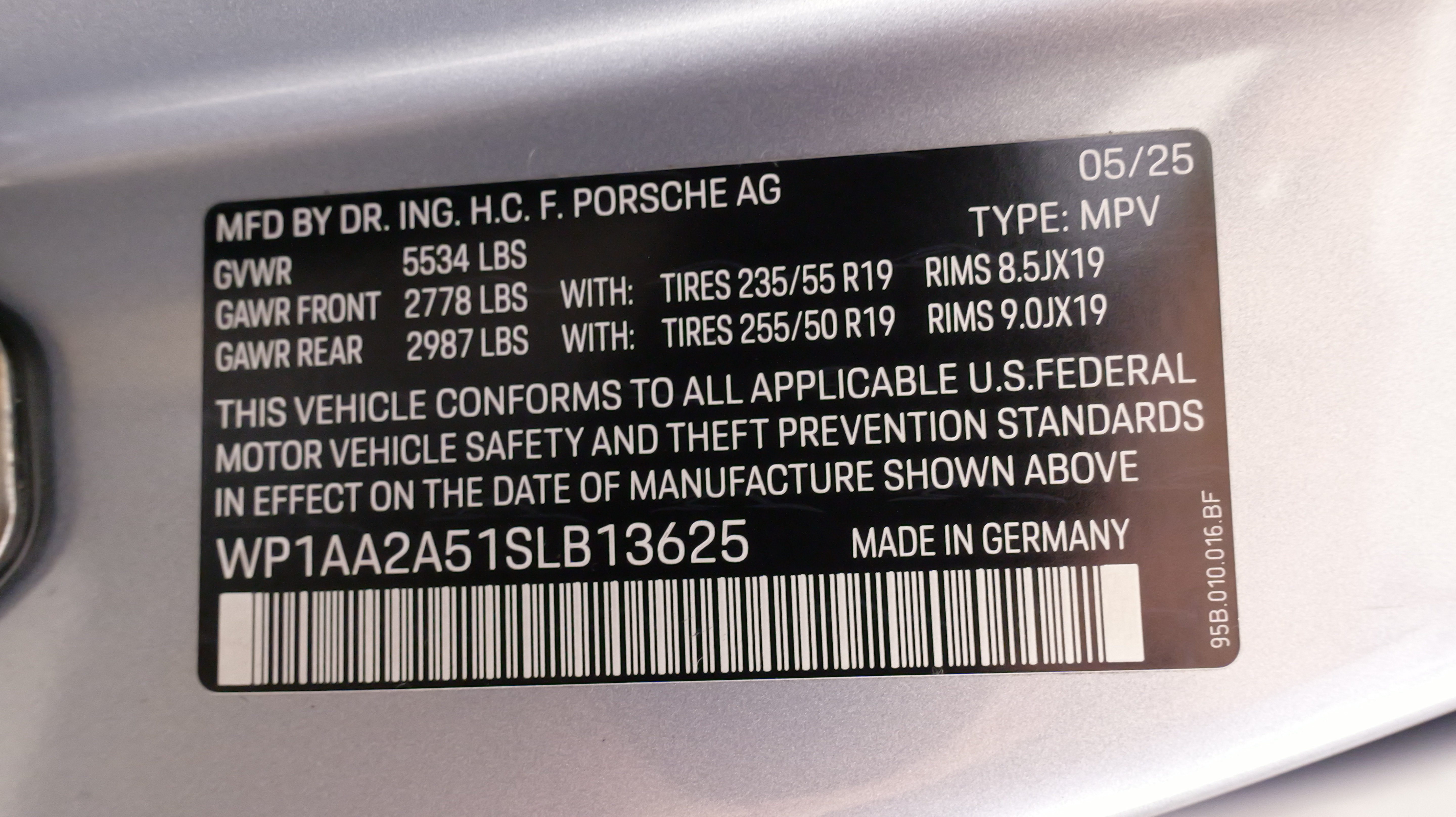 Used 2025 Porsche Macan AWD/4WD image 64