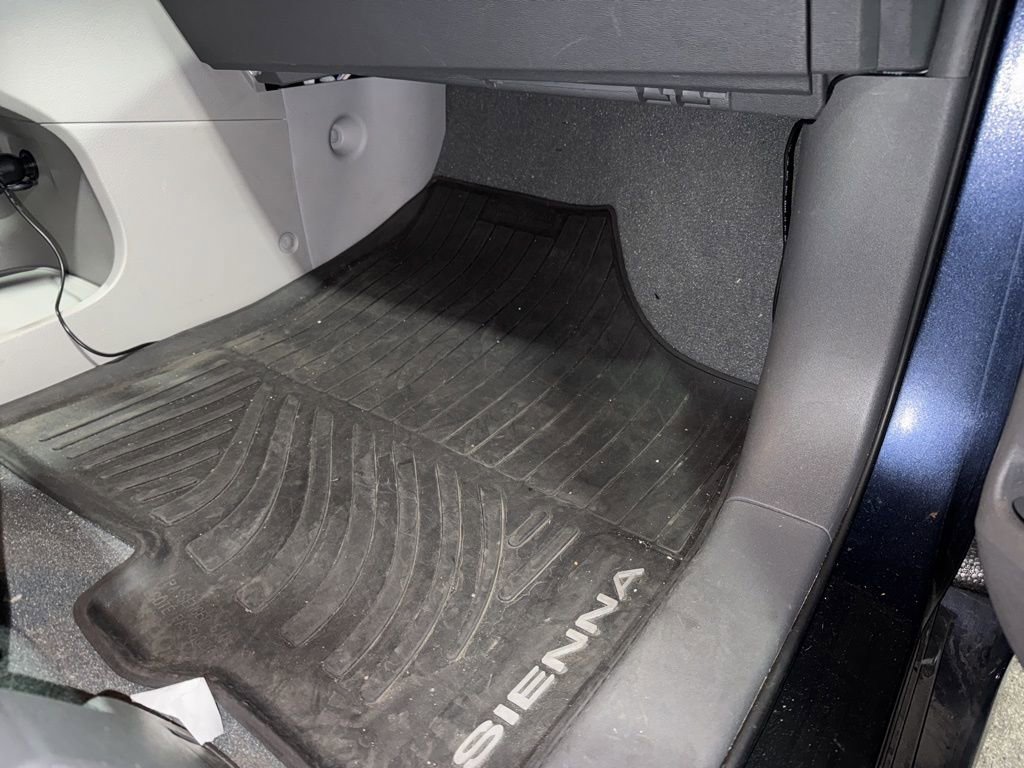 Used 2019 Toyota Sienna XLE image 40