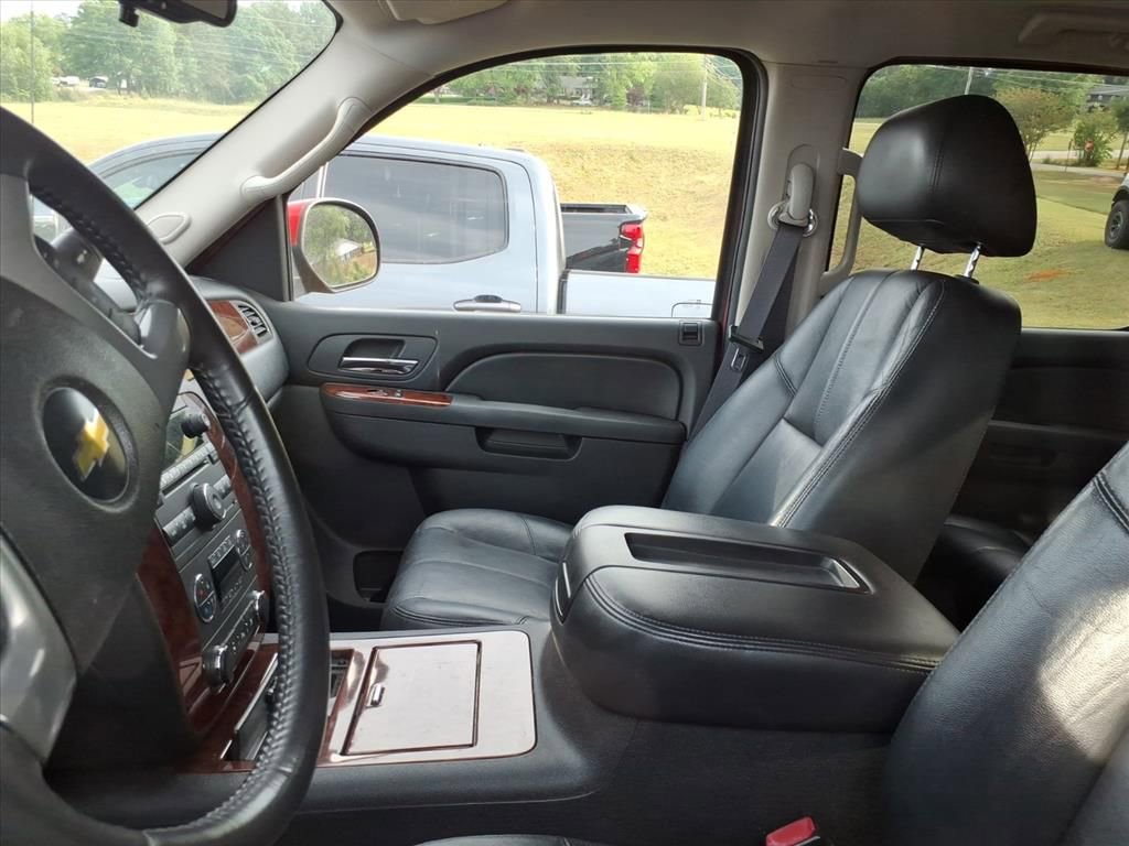 Used 2011 Chevrolet Avalanche LT RWD image 9