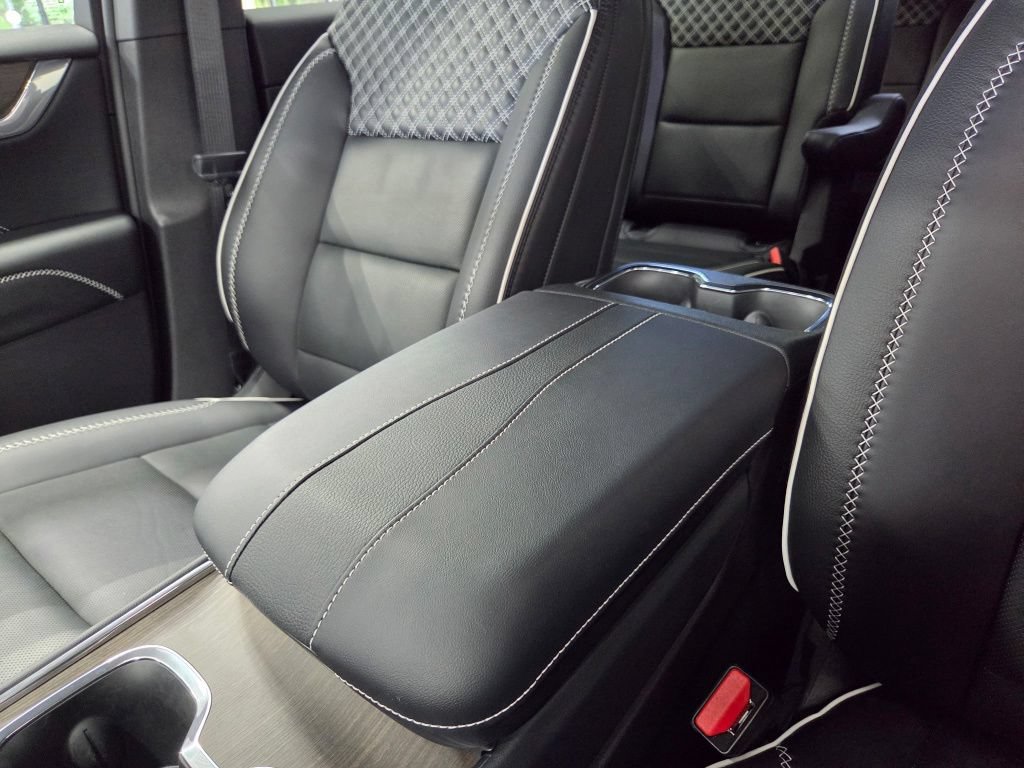Used 2026 GMC Acadia Denali w/ LPO, Floor Liner Package AWD/4WD image 39