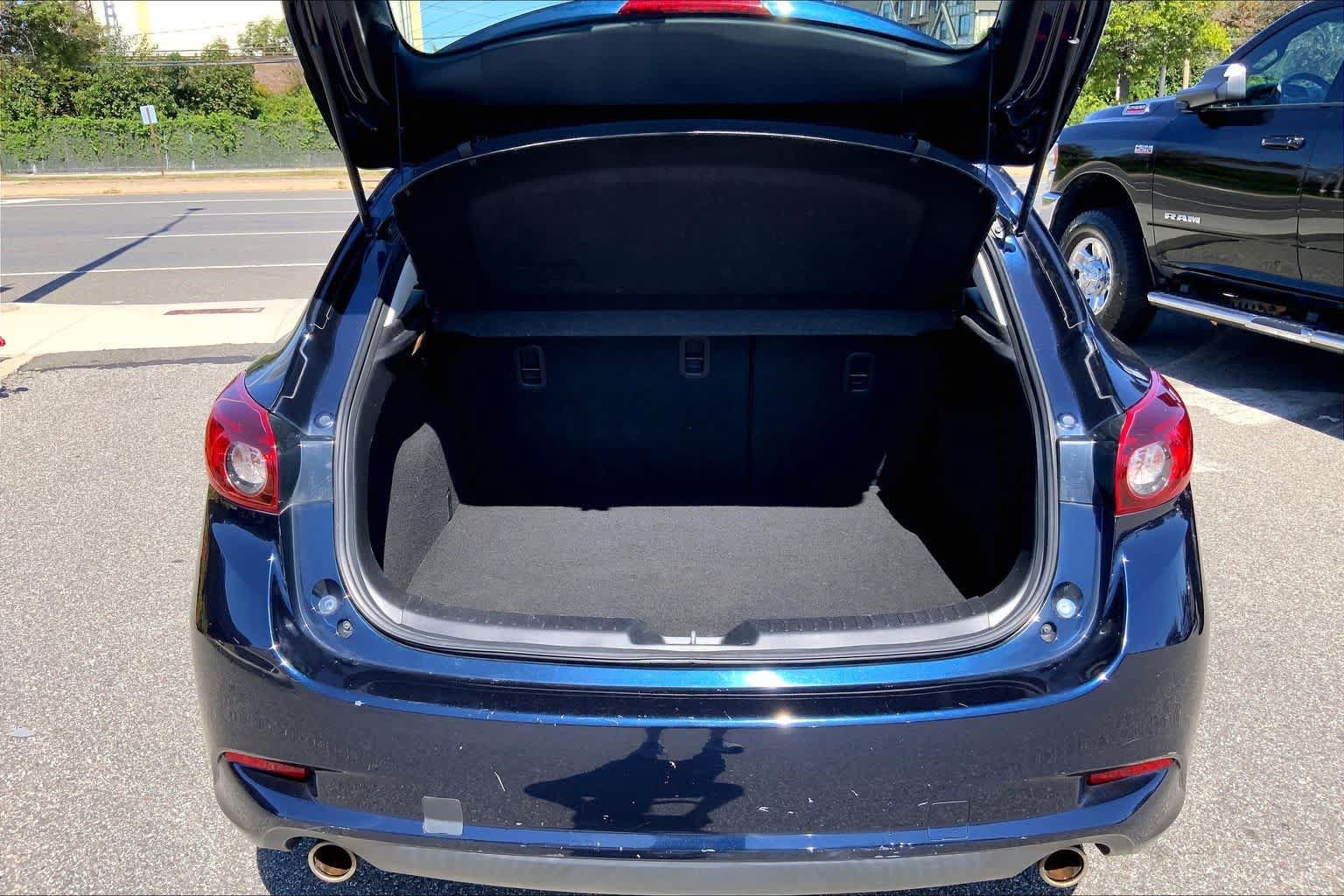 Used 2018 MAZDA MAZDA3 Touring FWD image 34