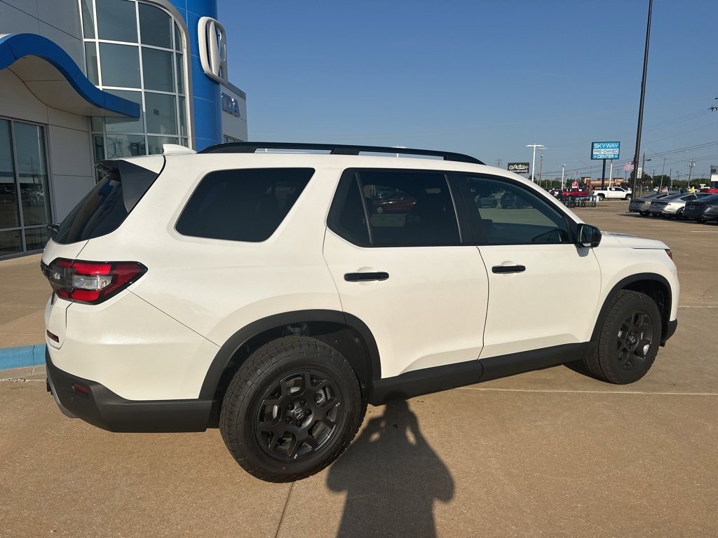 New 2025 Honda Pilot TrailSport image 17