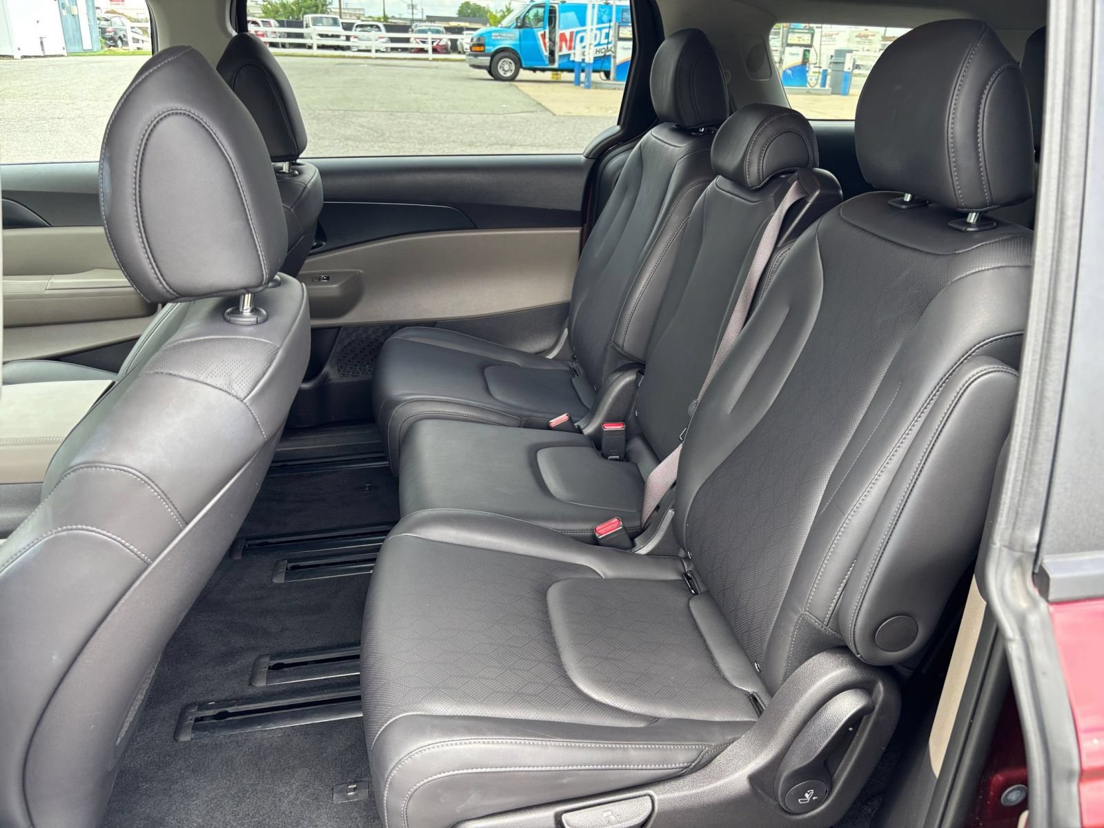 Used 2026 Kia Carnival FWD image 26