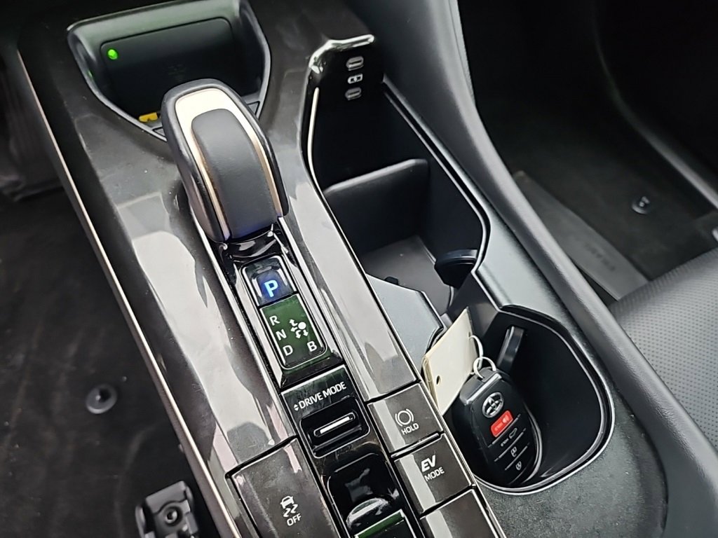 Used 2024 Toyota Crown Limited image 10