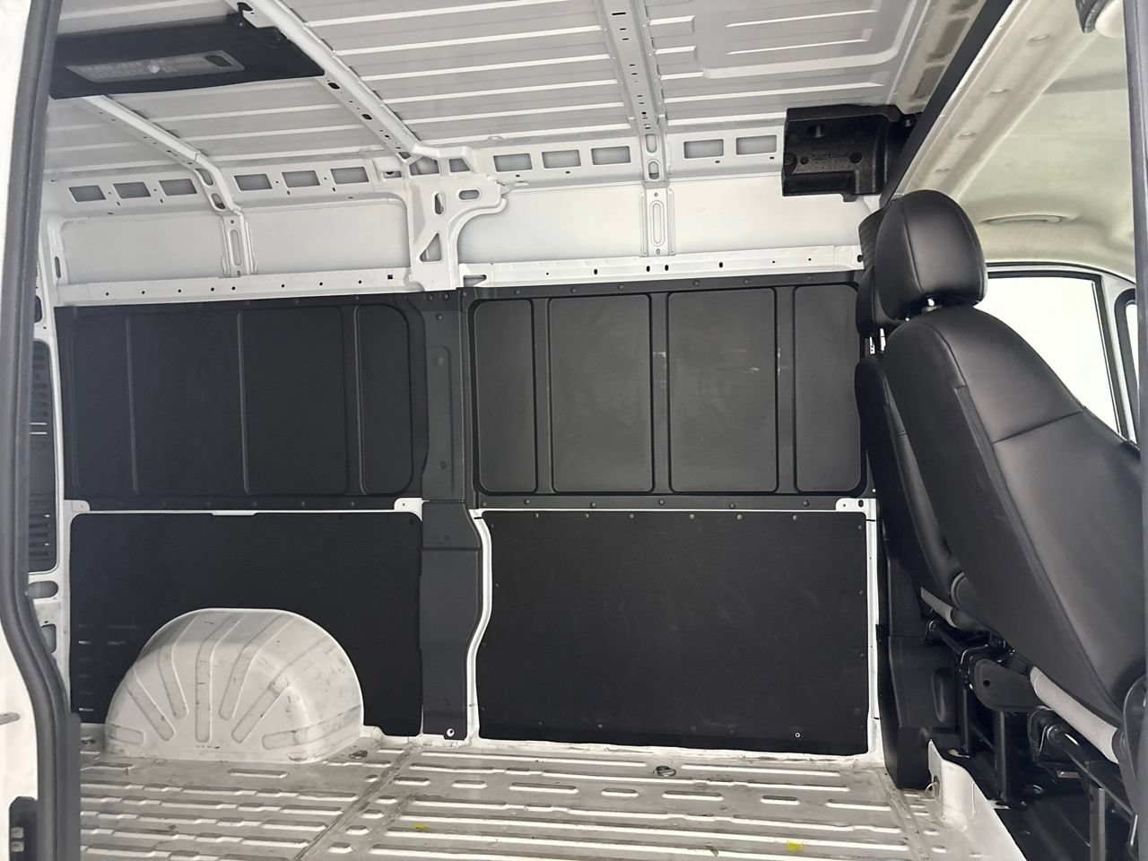 Used 2025 RAM ProMaster 2500 w/ Convenience Group FWD image 22
