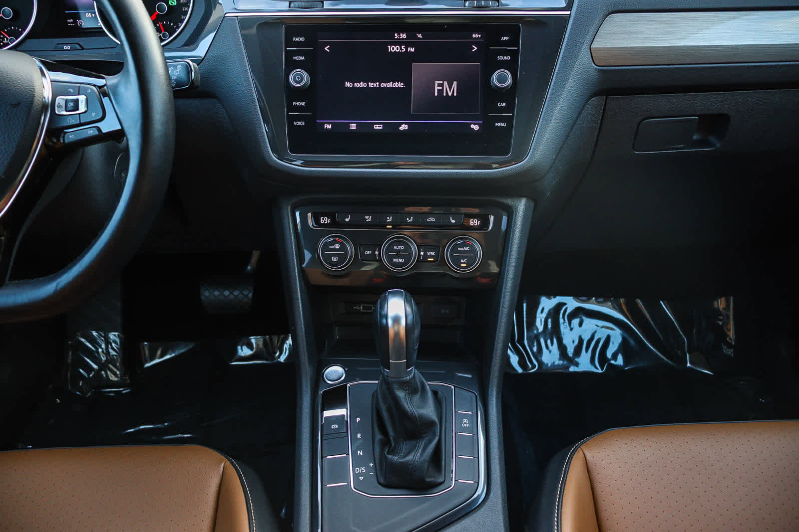 Used 2018 Volkswagen Tiguan SE image 14