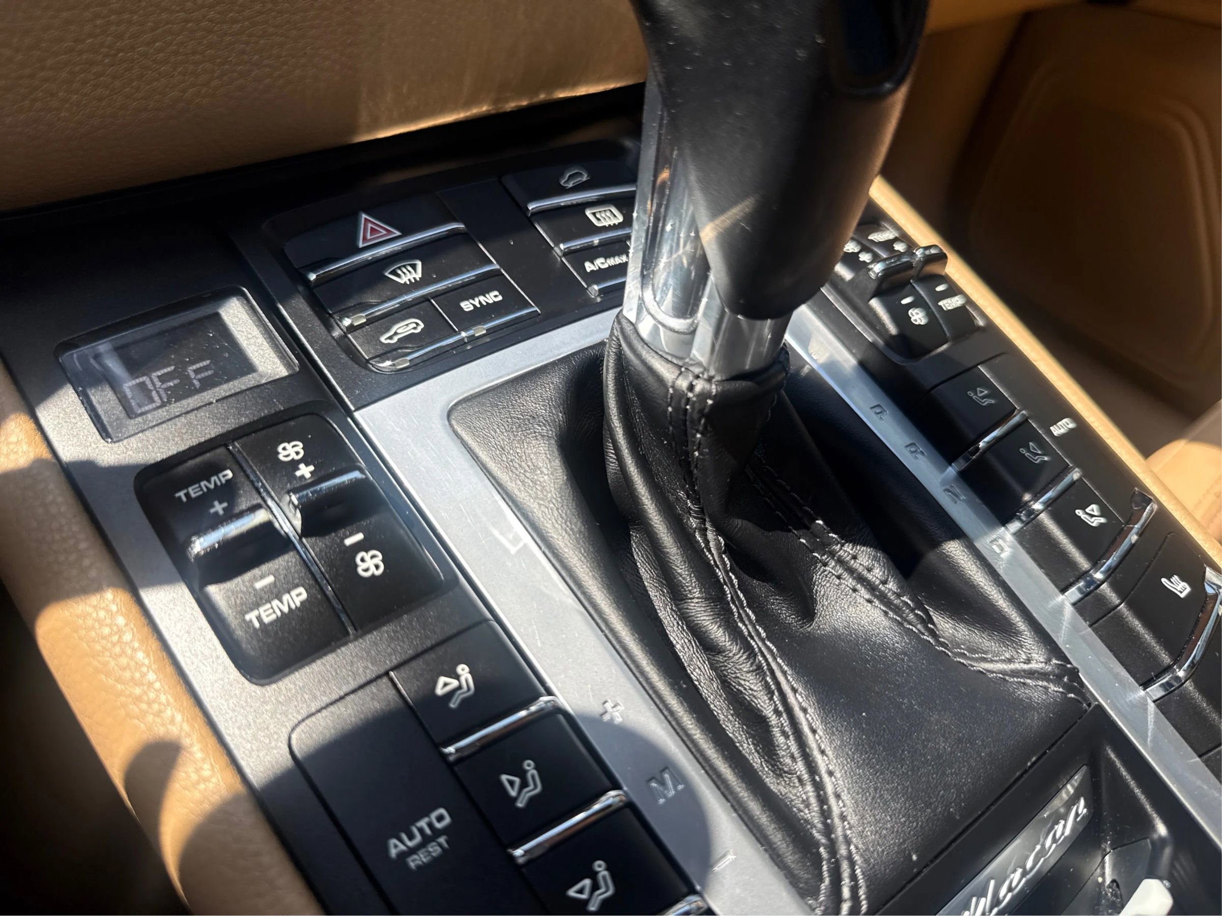 Used 2018 Porsche Macan Sport Edition AWD/4WD image 35