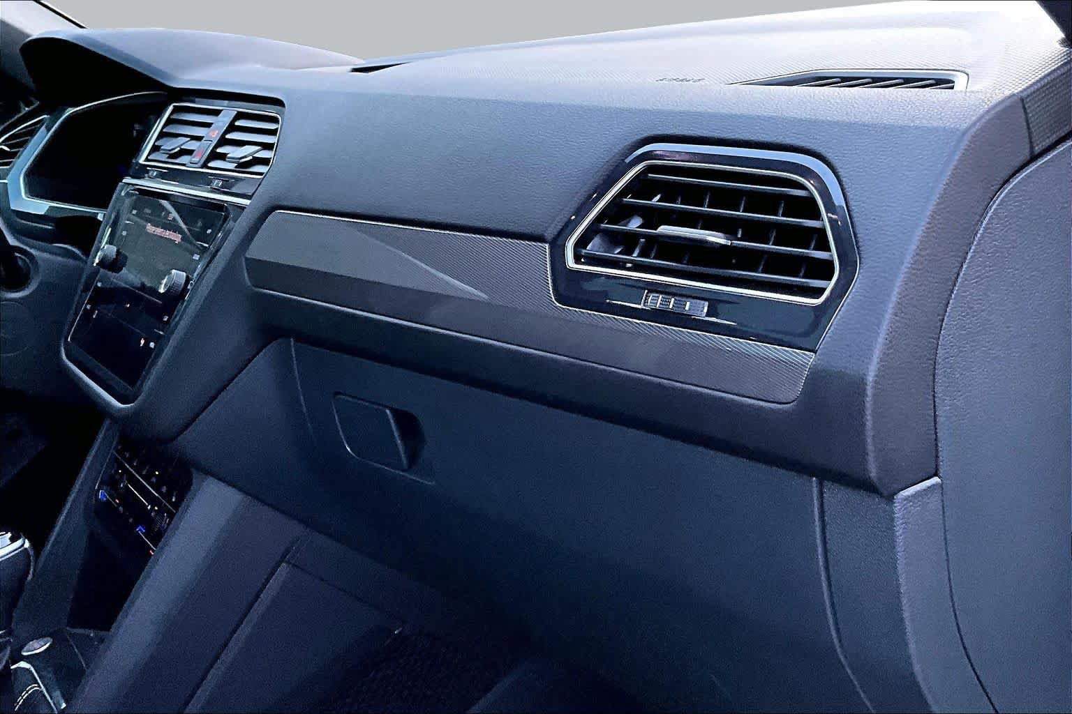 Used 2024 Volkswagen Tiguan SE R-Line AWD/4WD image 19