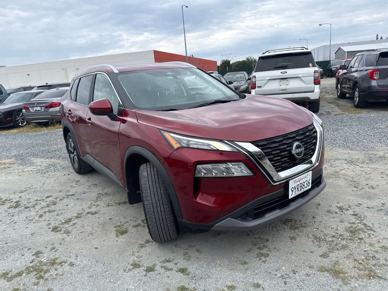 Used 2023 Nissan Rogue SV w/ SV Premium B Package FWD image 3