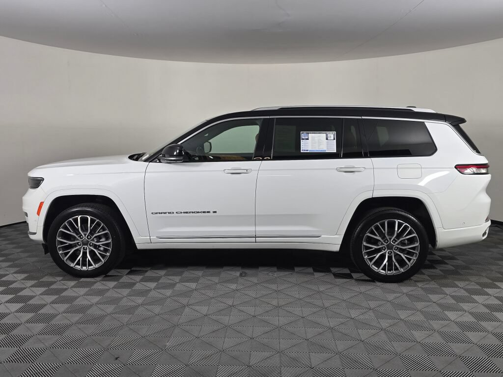 Used 2023 Jeep Grand Cherokee L Summit AWD/4WD image 6