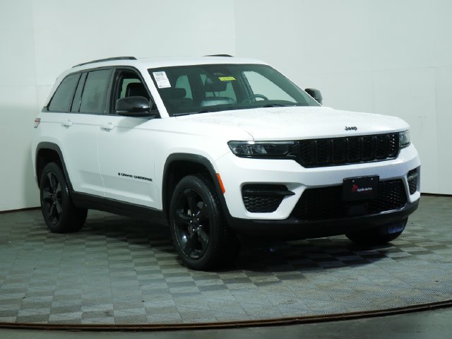 Certified 2023 Jeep Grand Cherokee Altitude AWD/4WD image 1
