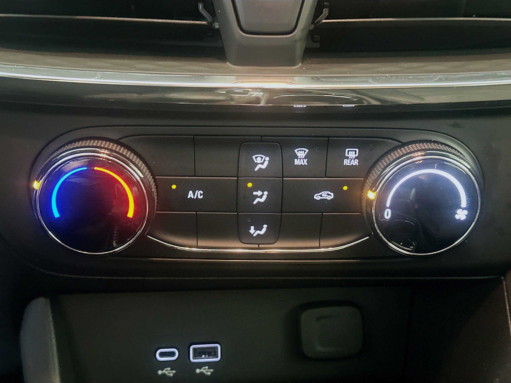 Used 2025 Buick Encore GX Preferred FWD image 23