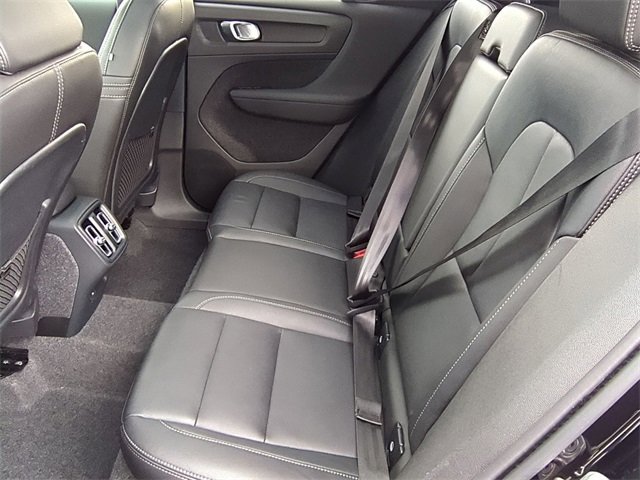 Used 2025 Volvo XC40 B5 Plus image 17