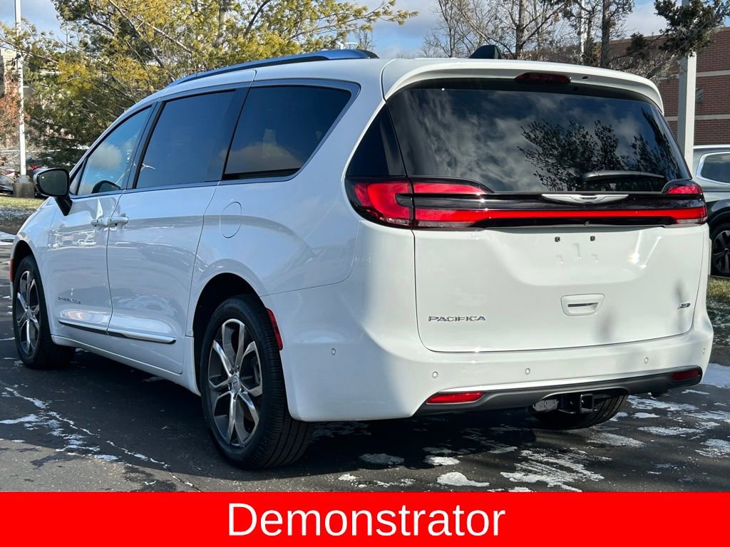 New 2025 Chrysler Pacifica Pinnacle w/ Trailer Tow Group AWD/4WD image 5