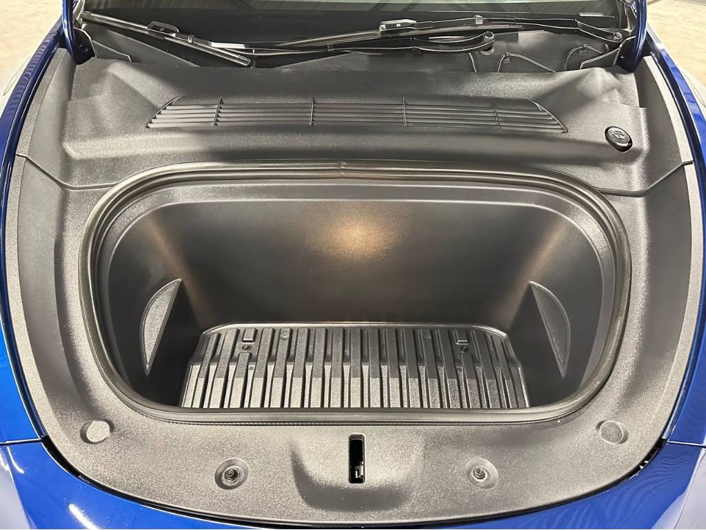 Used 2025 Tesla Model Y Performance image 4