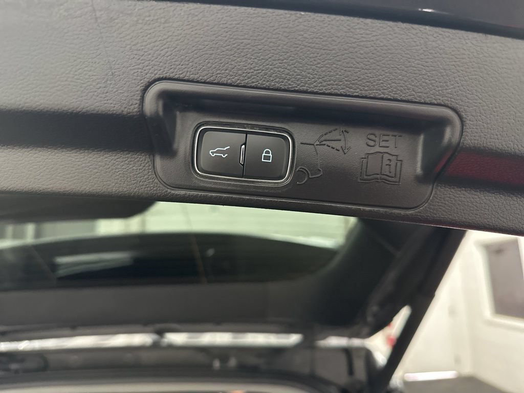 Used 2024 Ford Explorer XLT w/ Equipment Group 202A AWD/4WD image 37
