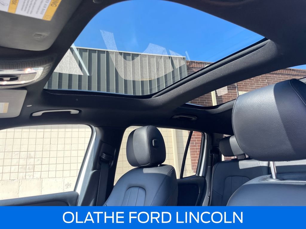 Used 2021 Mercedes-Benz GLB 250 4MATIC w/ Premium Package image 27