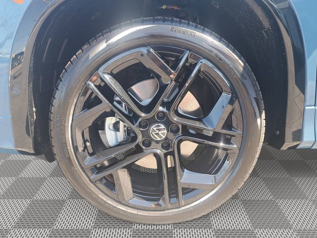 New 2025 Volkswagen Tiguan SE R-Line image 10