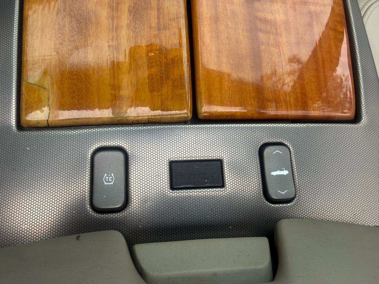 Used 2004 Cadillac XLR RWD image 43