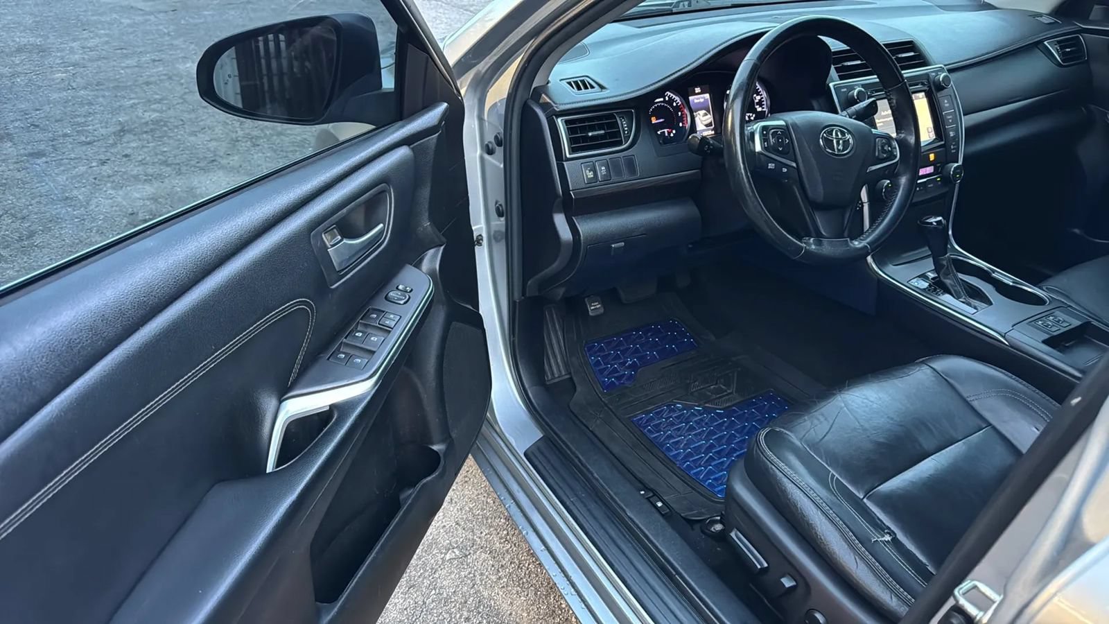 Used 2015 Toyota Camry XLE FWD image 9