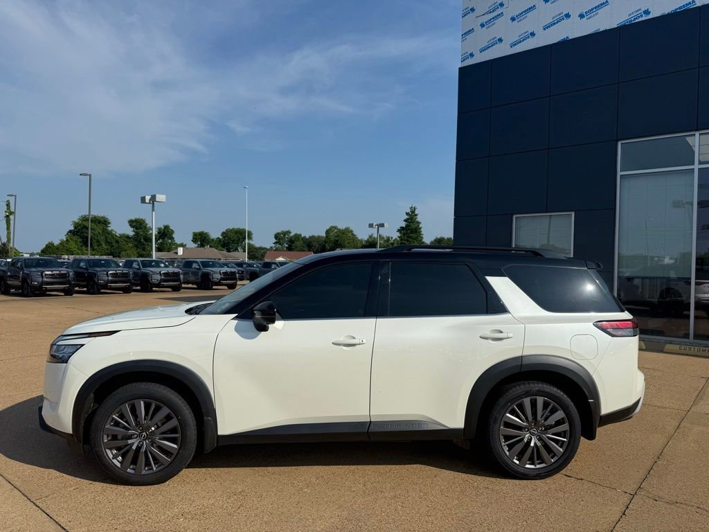 Used 2024 Nissan Pathfinder SL w/ SL Premium Package FWD image 2