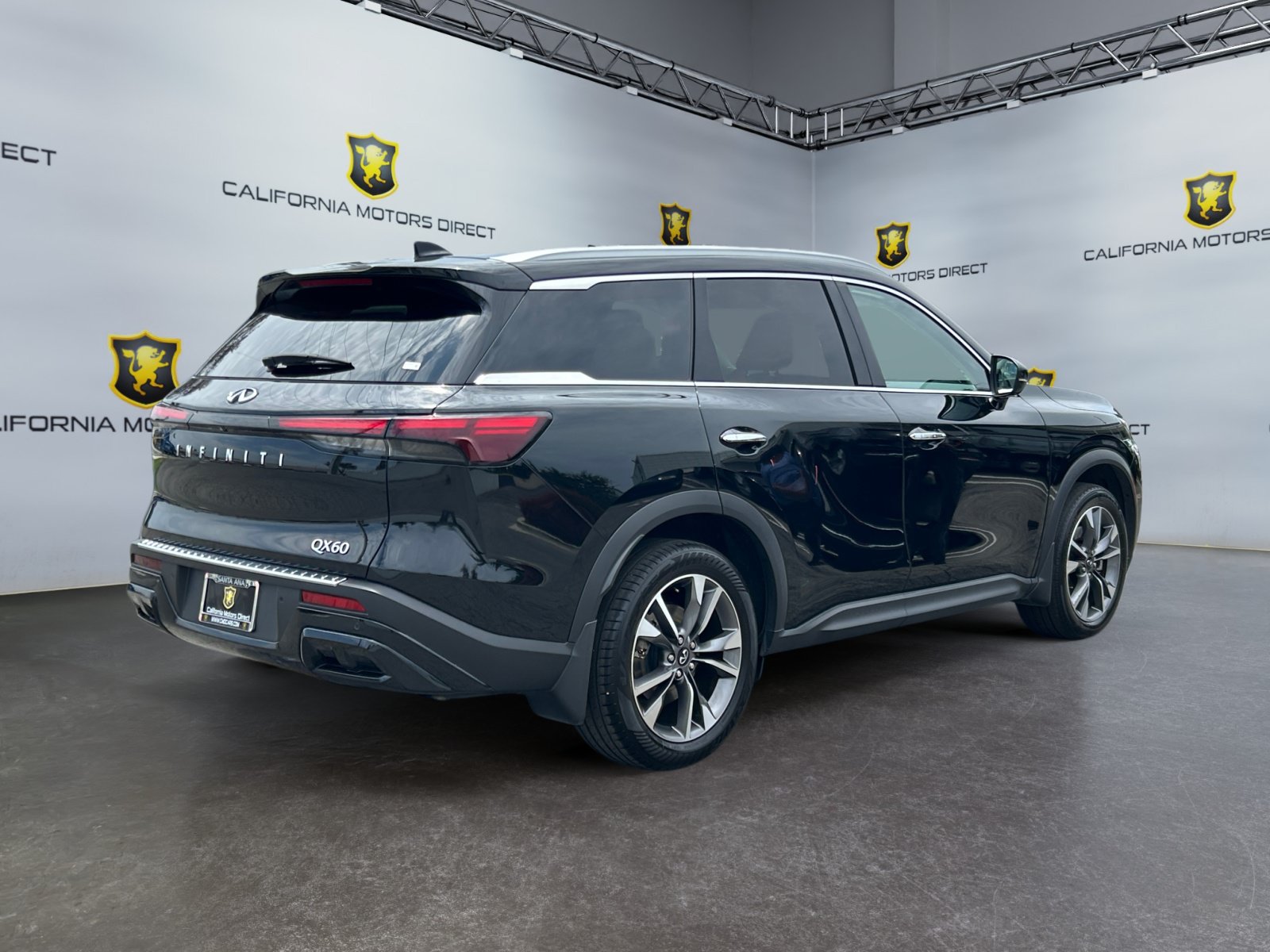 Used 2023 INFINITI QX60 Luxe w/ Vision Package FWD image 5