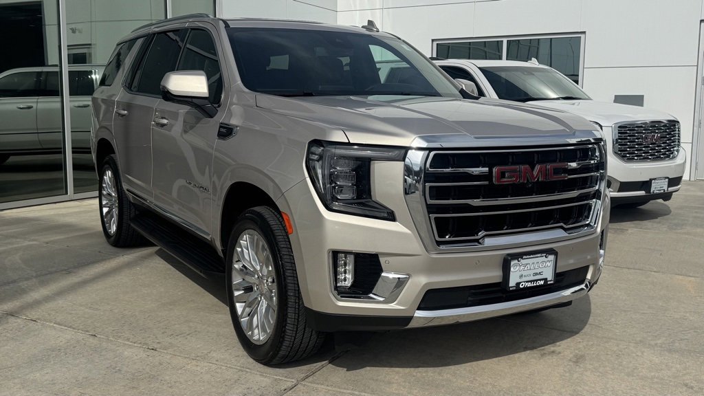Used 2024 GMC Yukon SLT w/ SLT Premium Package image 1