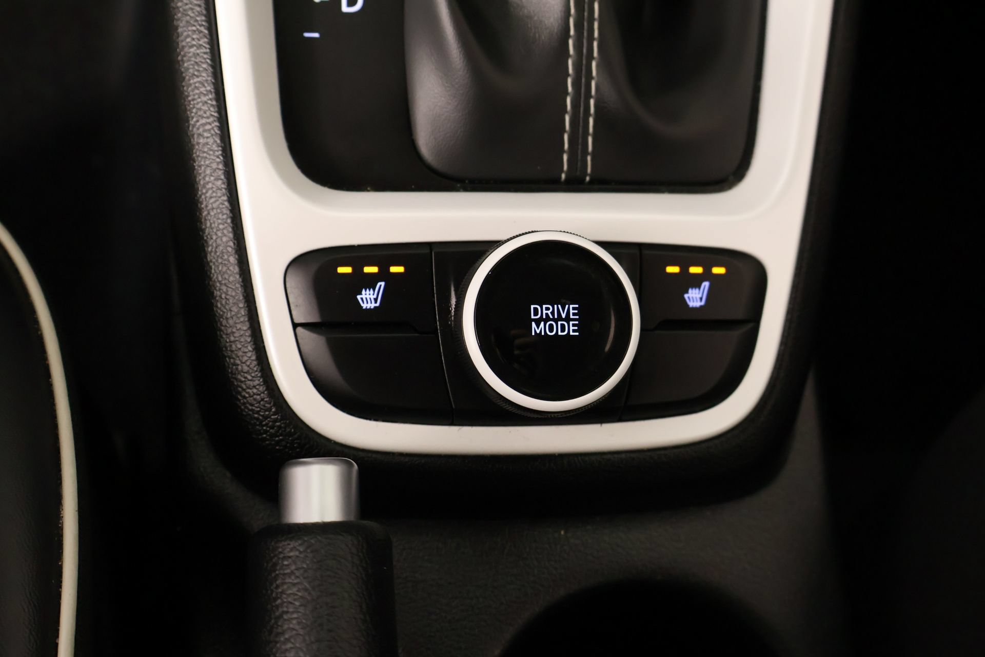 Used 2025 Hyundai Venue Limited FWD image 8