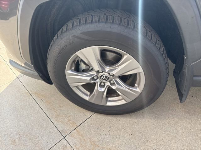 Used 2022 Toyota RAV4 XLE image 13