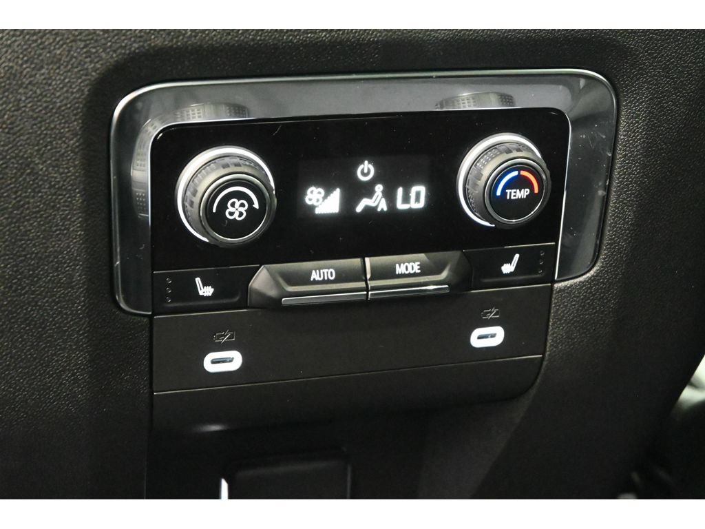Used 2024 Chevrolet Tahoe Z71 w/ Z71 Off-Road Package AWD/4WD image 30