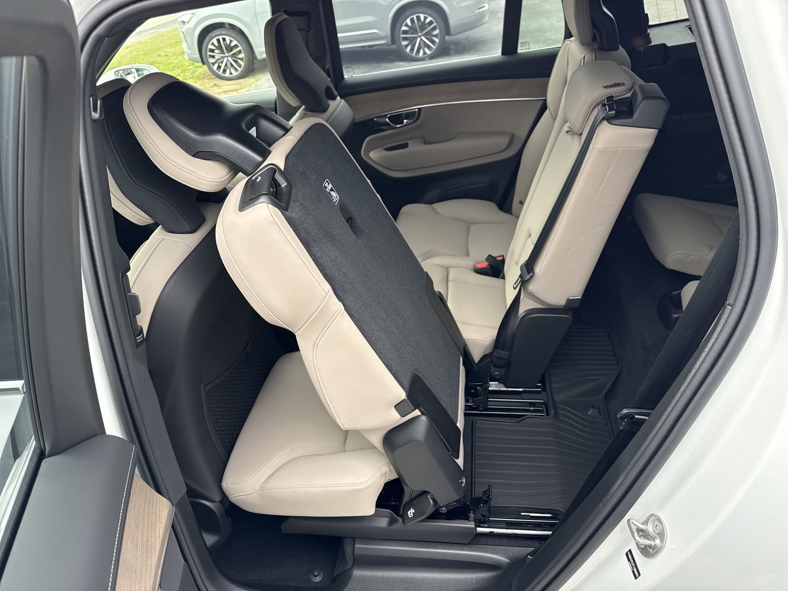 New 2026 Volvo XC90 B6 Plus w/ Protection Package Premier image 14