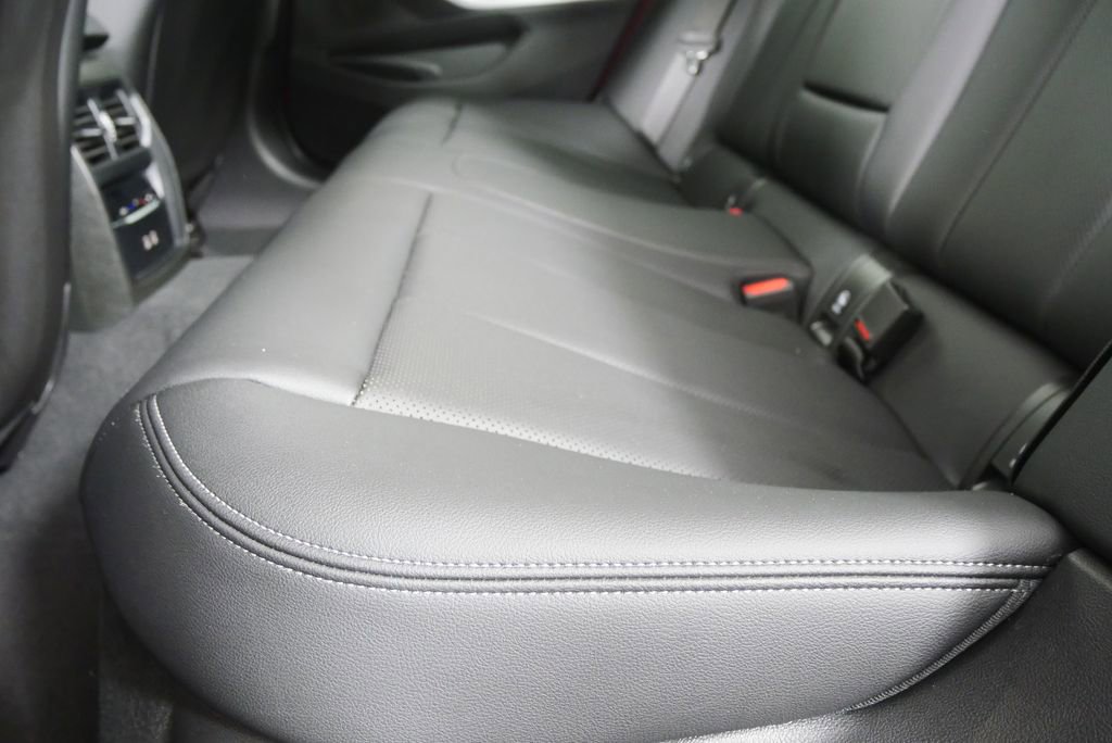 Used 2024 BMW 330i Sedan image 15