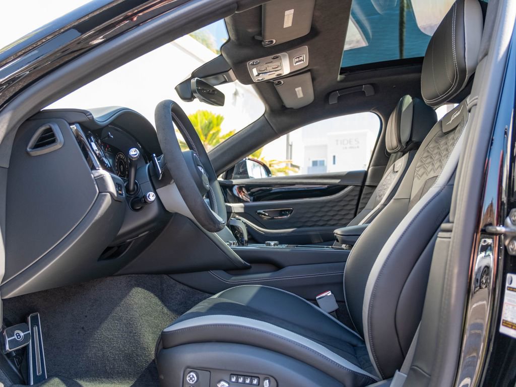 Used 2025 Bentley Flying Spur Plug-In Hybrid AWD/4WD image 24