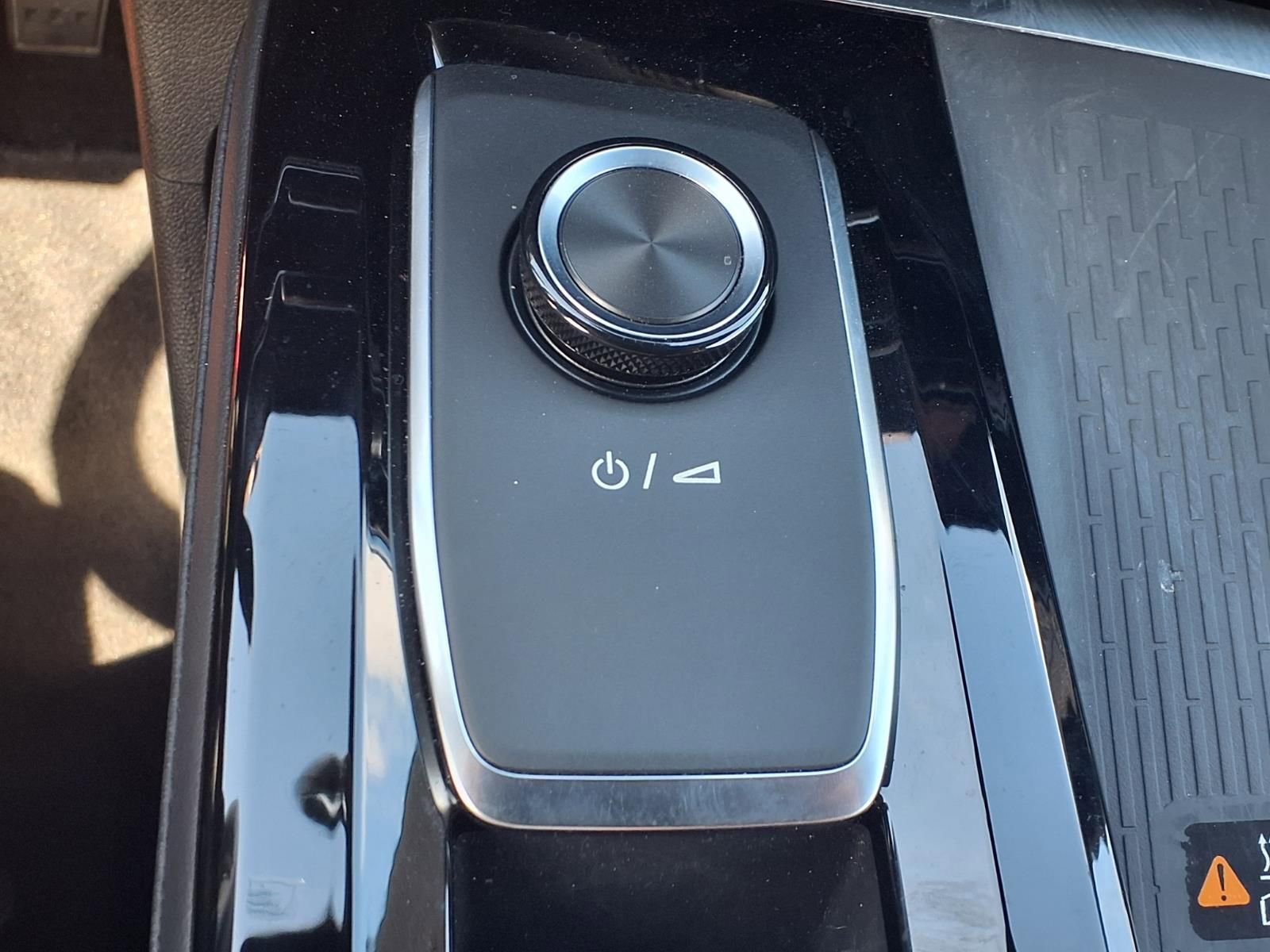 Used 2025 Buick Enclave Preferred image 7