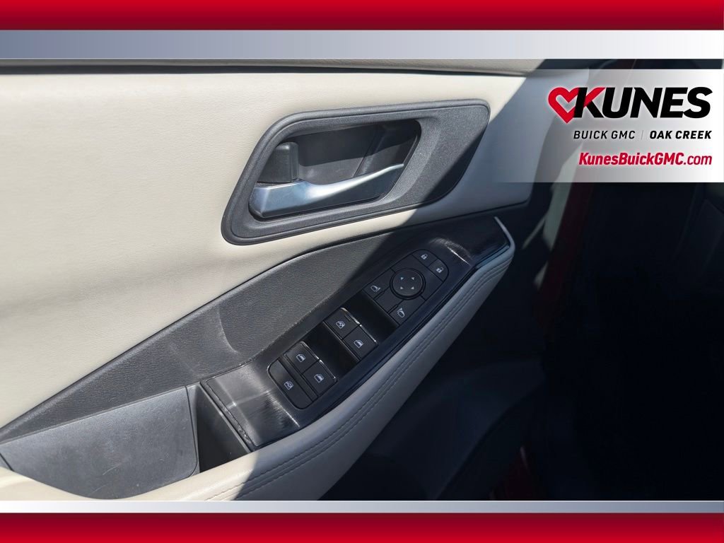Used 2025 Nissan Rogue SV AWD/4WD image 10