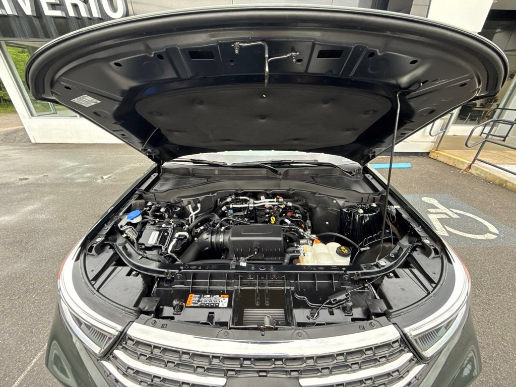 Used 2024 Ford Explorer XLT w/ Equipment Group 202A AWD/4WD image 40