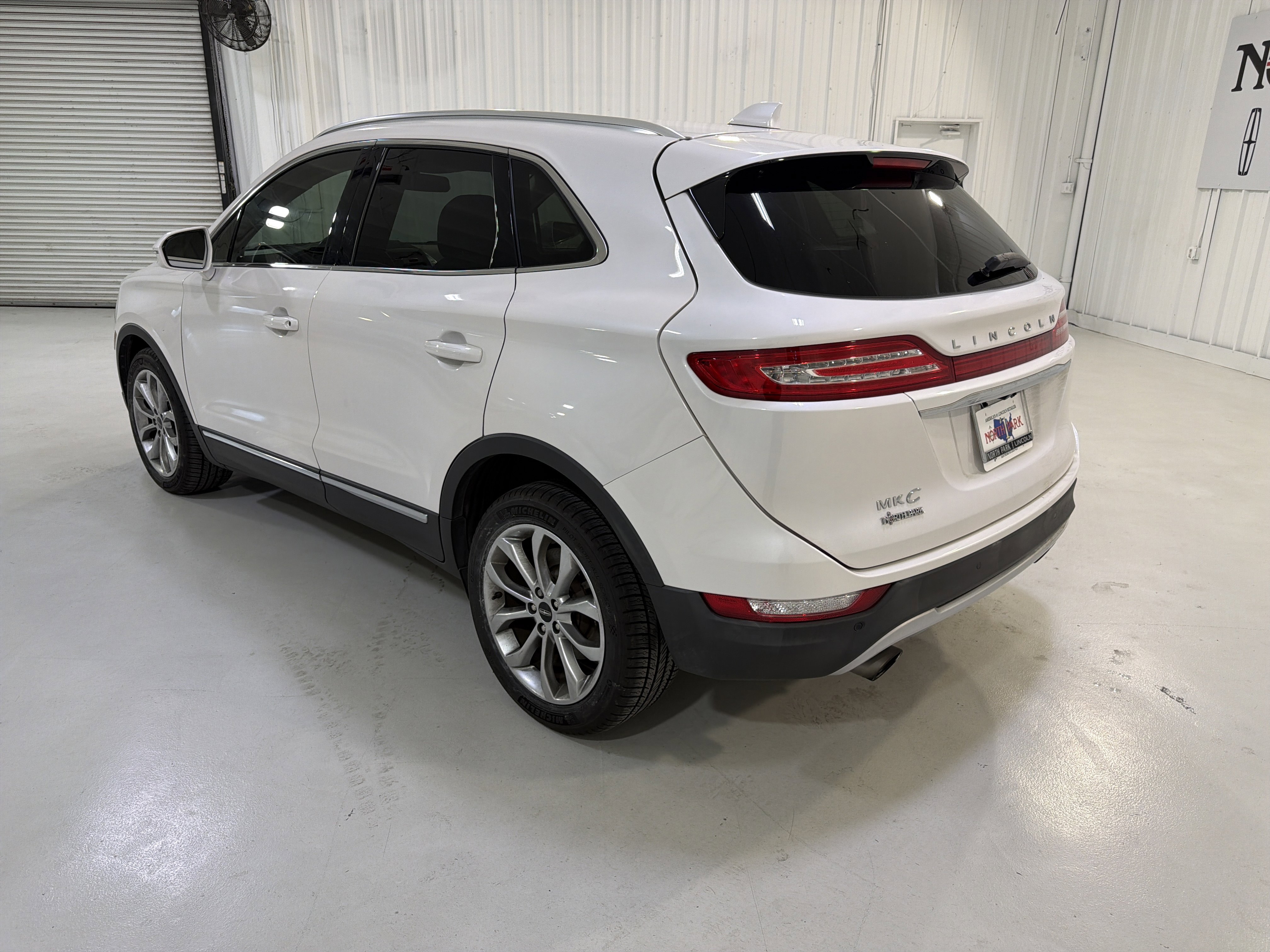 Used 2019 Lincoln MKC Select w/ Select Plus Package FWD image 3