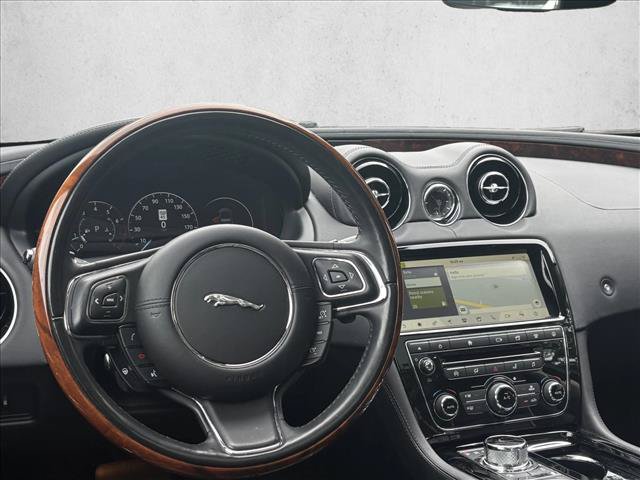 Used 2018 Jaguar XJ R-Sport AWD/4WD image 12