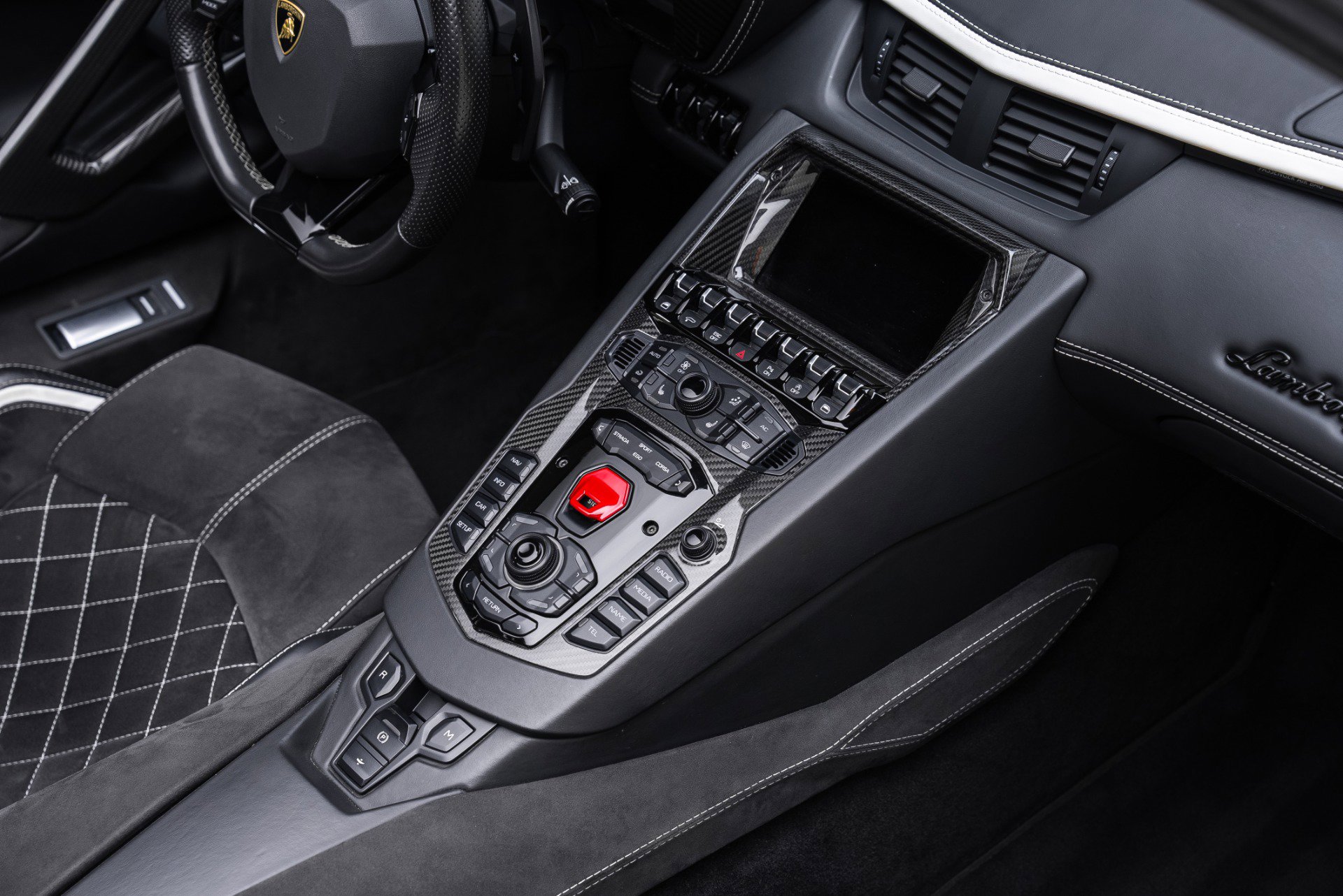 Used 2018 Lamborghini Aventador S image 35