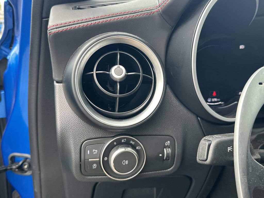 Used 2024 Alfa Romeo Stelvio AWD image 30
