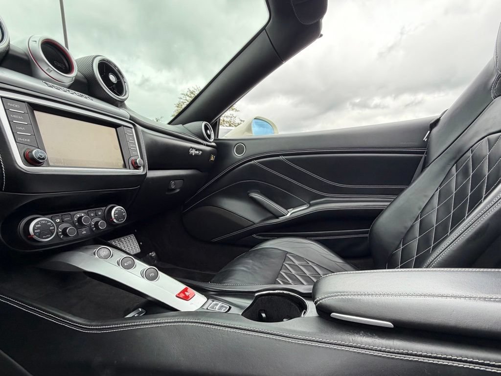 Used 2015 Ferrari California T RWD image 62