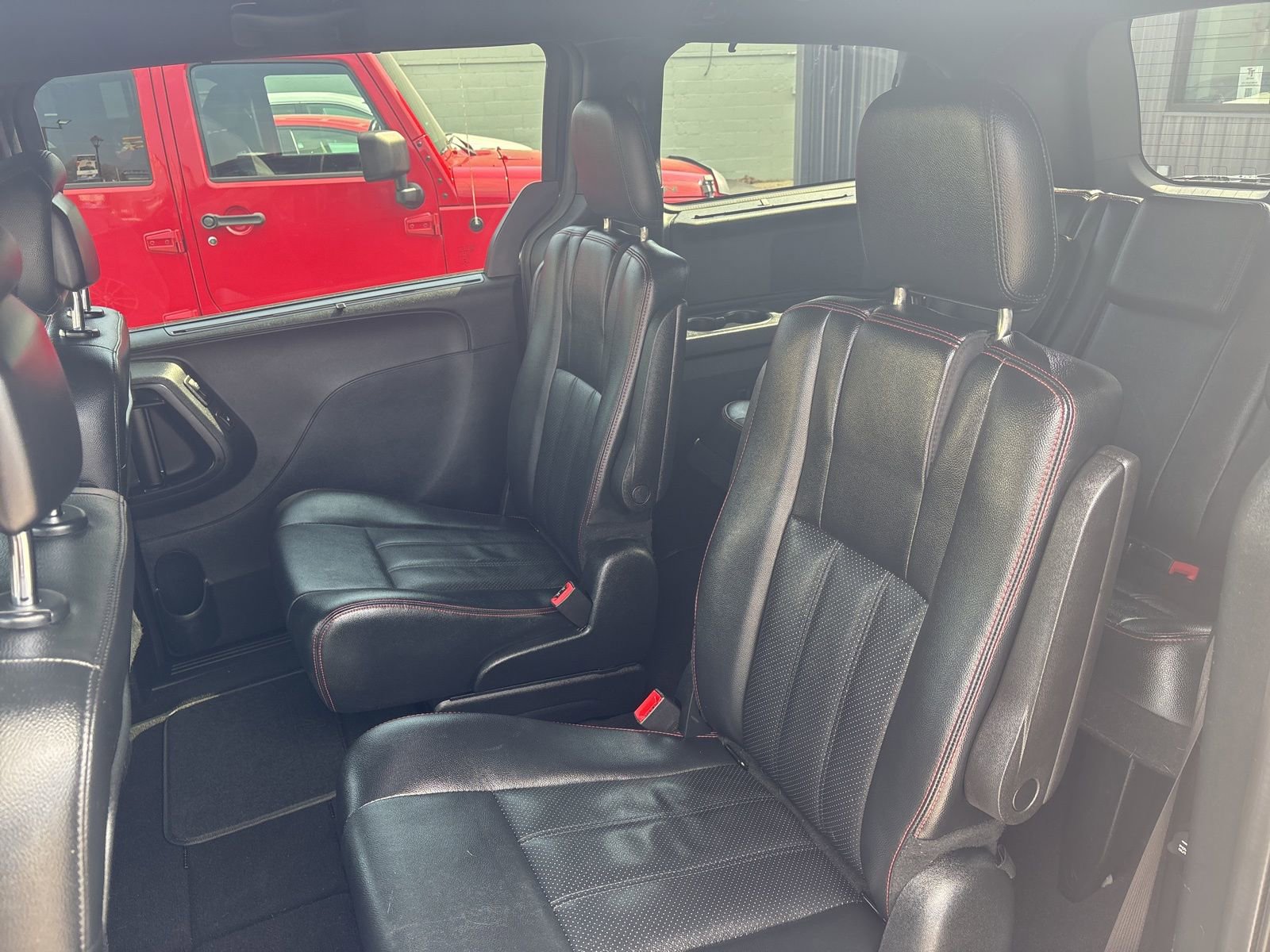 Used 2015 Dodge Grand Caravan R/T w/ Driver Convenience Group FWD image 11