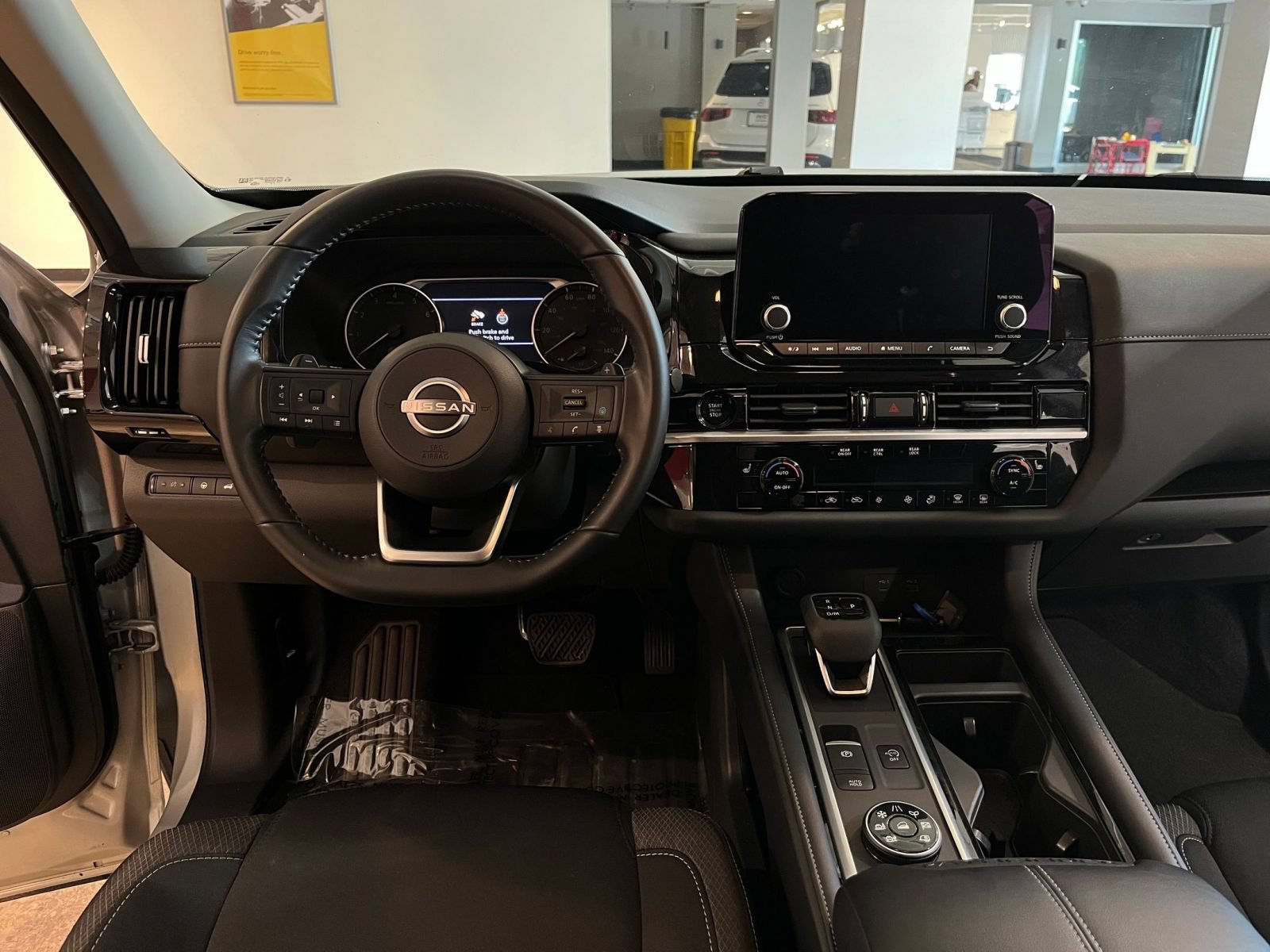 Used 2025 Nissan Pathfinder SV AWD/4WD image 36