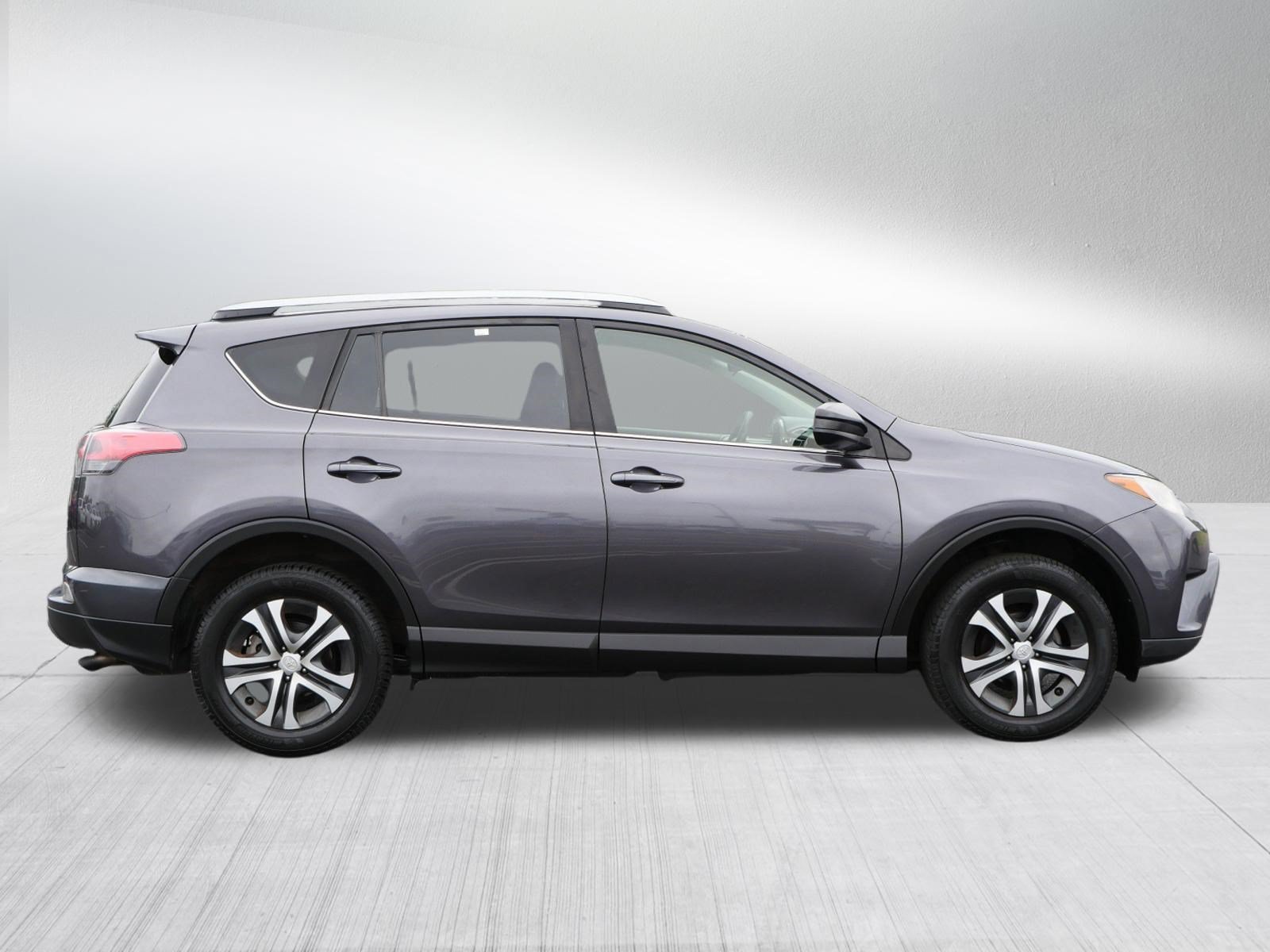 Used 2018 Toyota RAV4 LE w/ Carpet Mat Package AWD/4WD image 8