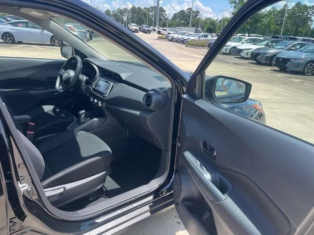 New 2025 Nissan Kicks Play S image 18